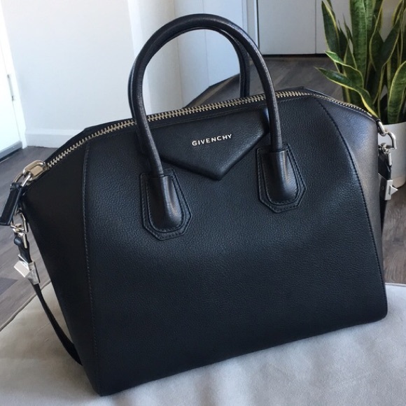 Givenchy Handbags - GIVENCHY ANTIGONA BAG MEDIUM ❗️ CELEB FAVE